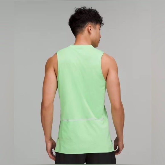 ✨Host Pick ✨ Lululemon Men’s Lightweight Trail Running Tank Top - Picture 3 of 12
